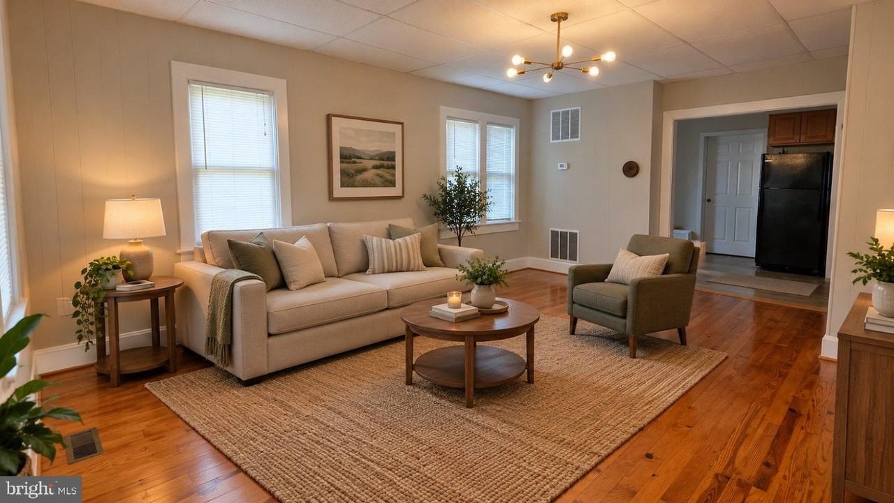 10121 Moore Dr - Photo 5 of 15