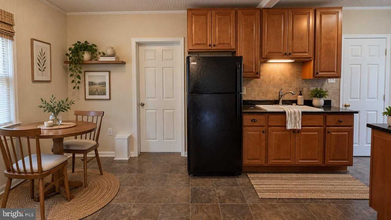 10121 Moore Dr - Photo 7 of 15