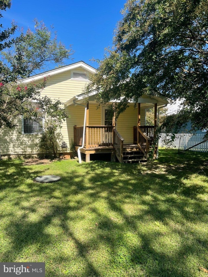 404 Livingstone St - Photo 4 of 17