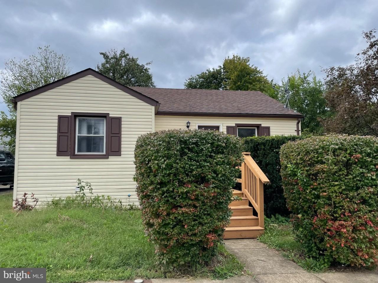 646 Belair Ave - Photo 2 of 24