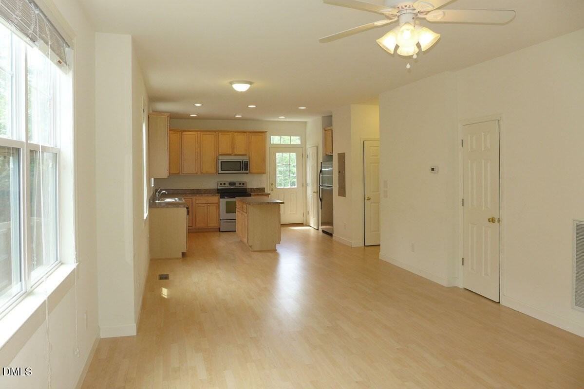 307 W Poplar Ave - Photo 4 of 21