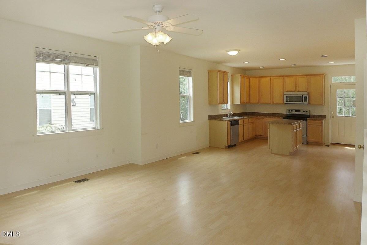 307 W Poplar Ave - Photo 5 of 21