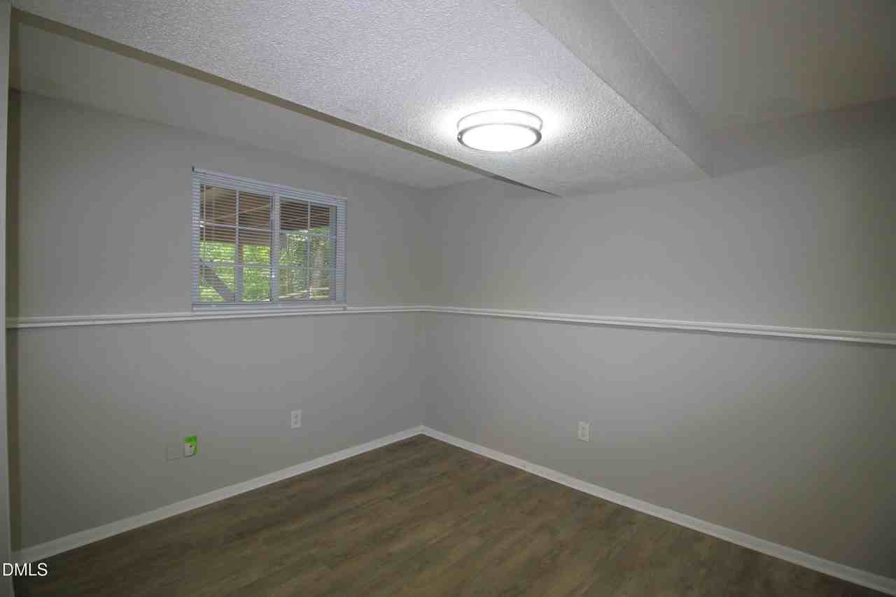 408 Drolmond Dr - Photo 5 of 22