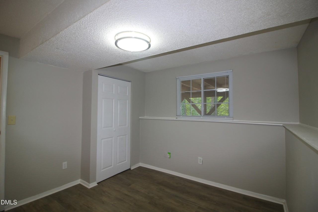 408 Drolmond Dr - Photo 7 of 22