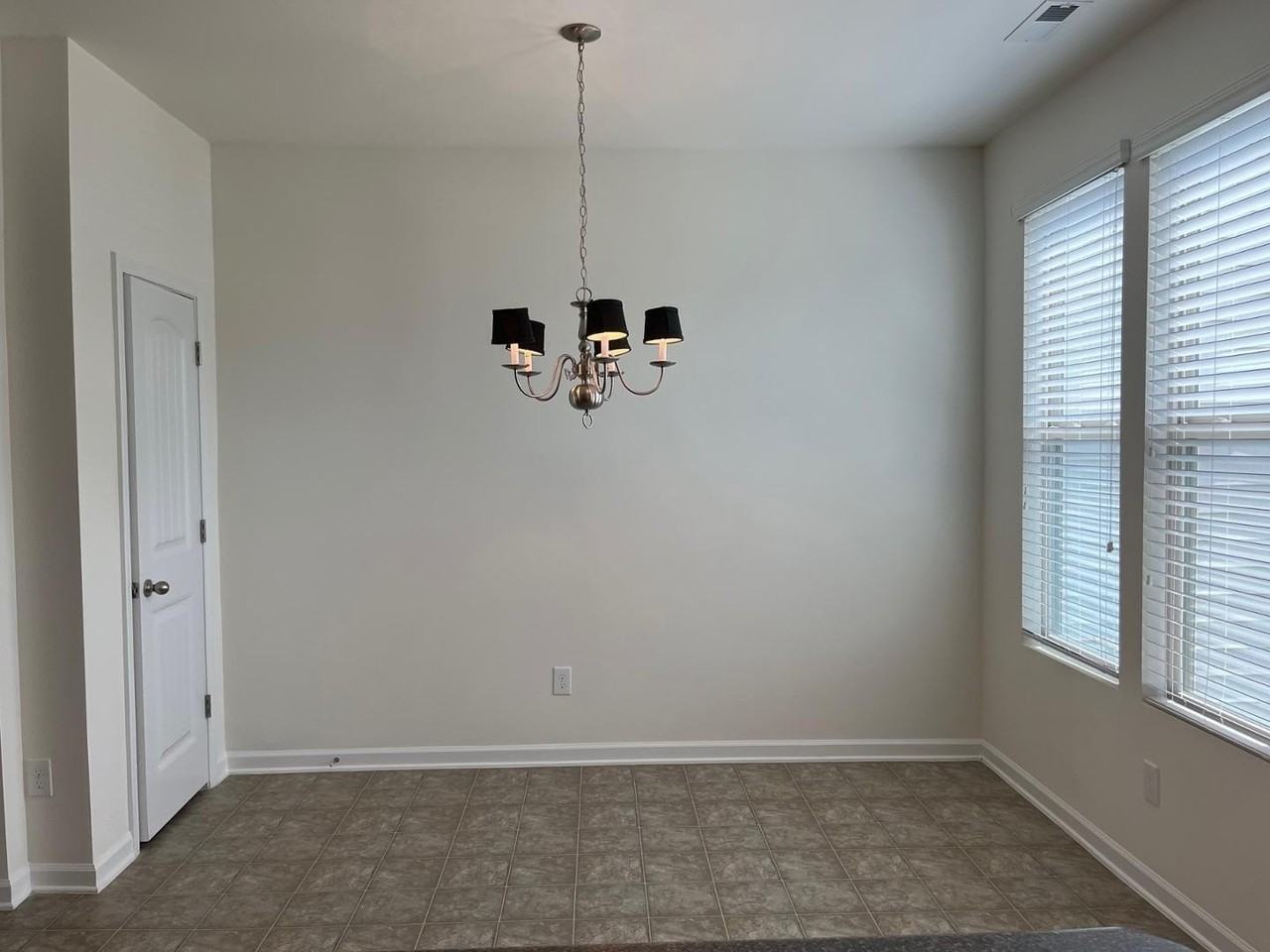 4476 Middletown Dr - Photo 5 of 19
