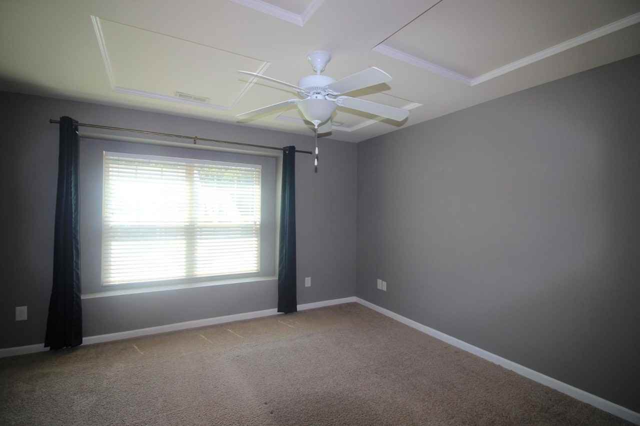 73 Pocono Dr - Photo 7 of 15