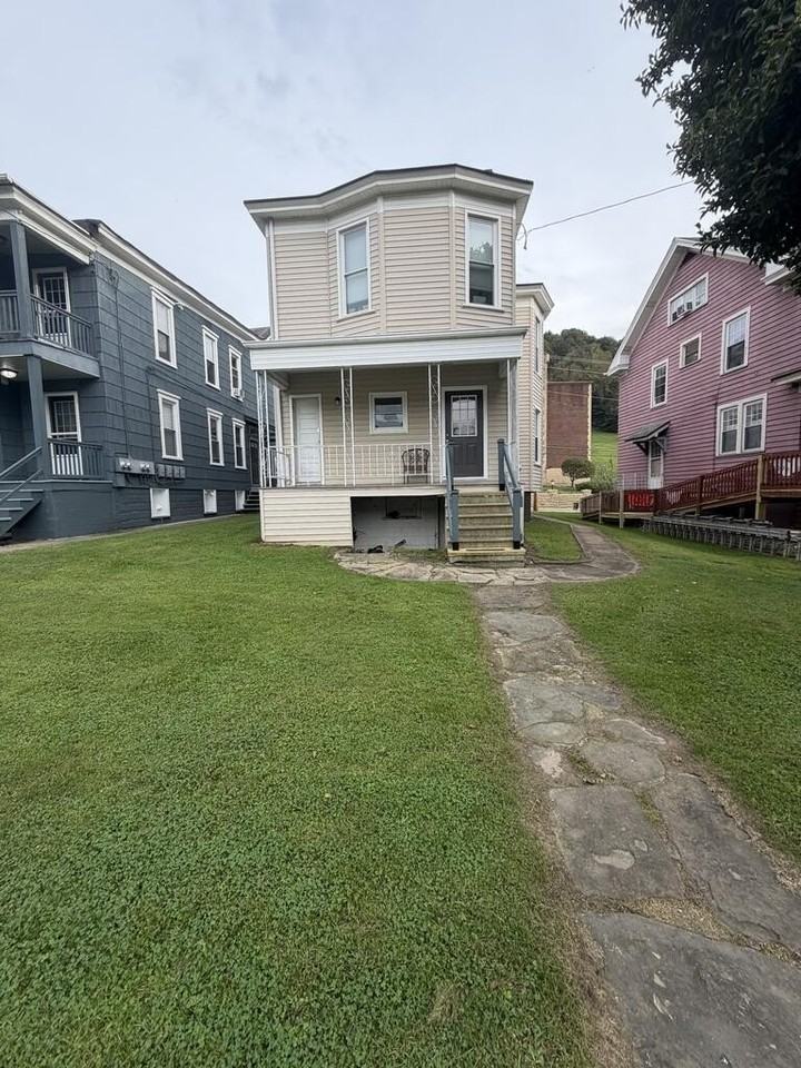 146 Edgington Ln - Photo 2 of 6