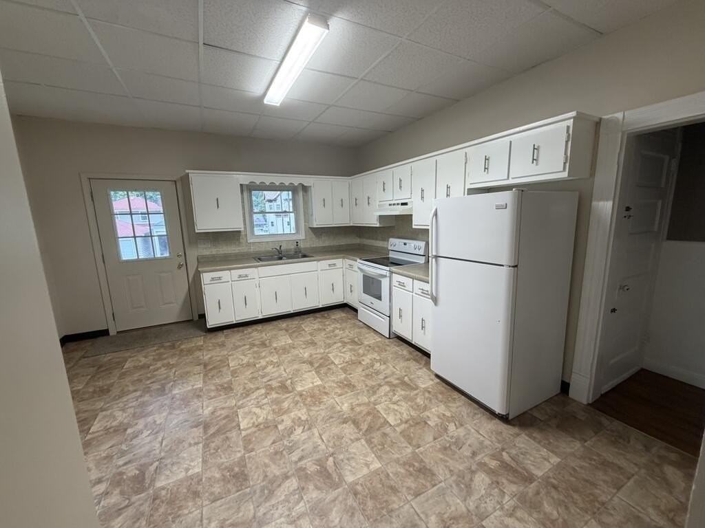 146 Edgington Ln - Photo 5 of 6