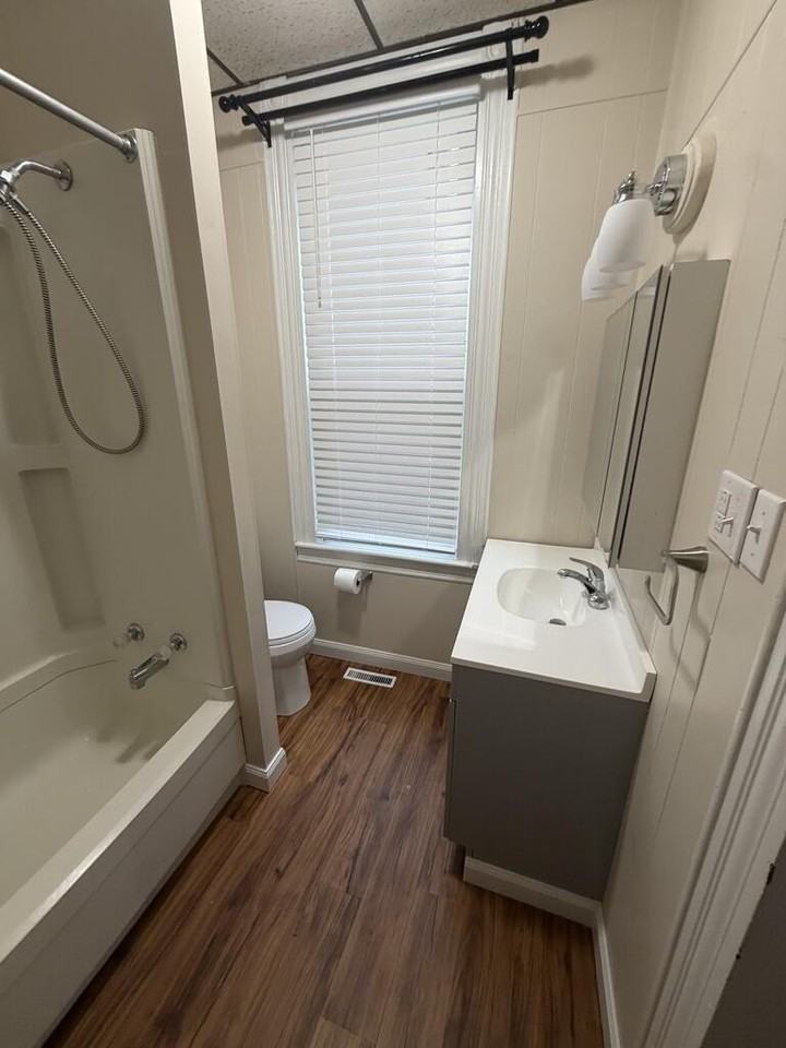 146 Edgington Ln - Photo 6 of 6