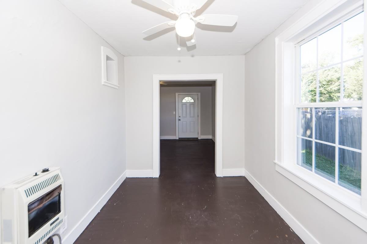 2123 Captain Ave - Photo 3 of 22