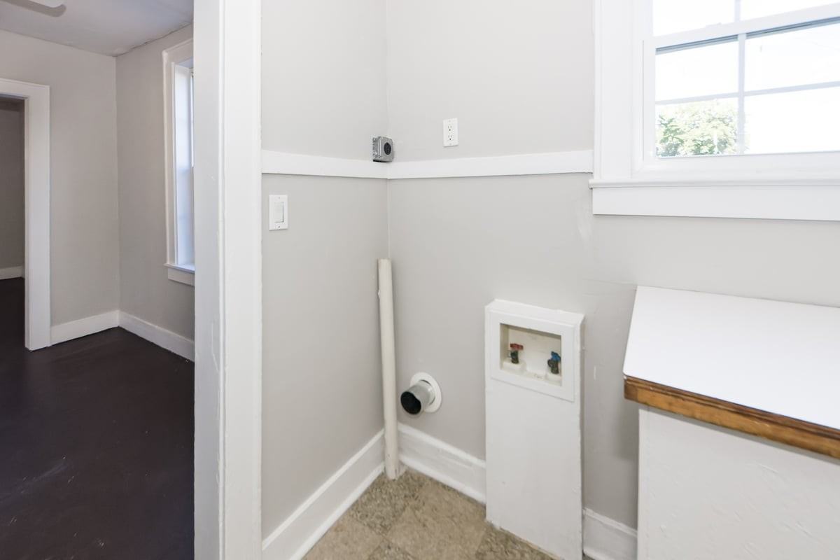 2123 Captain Ave - Photo 4 of 22