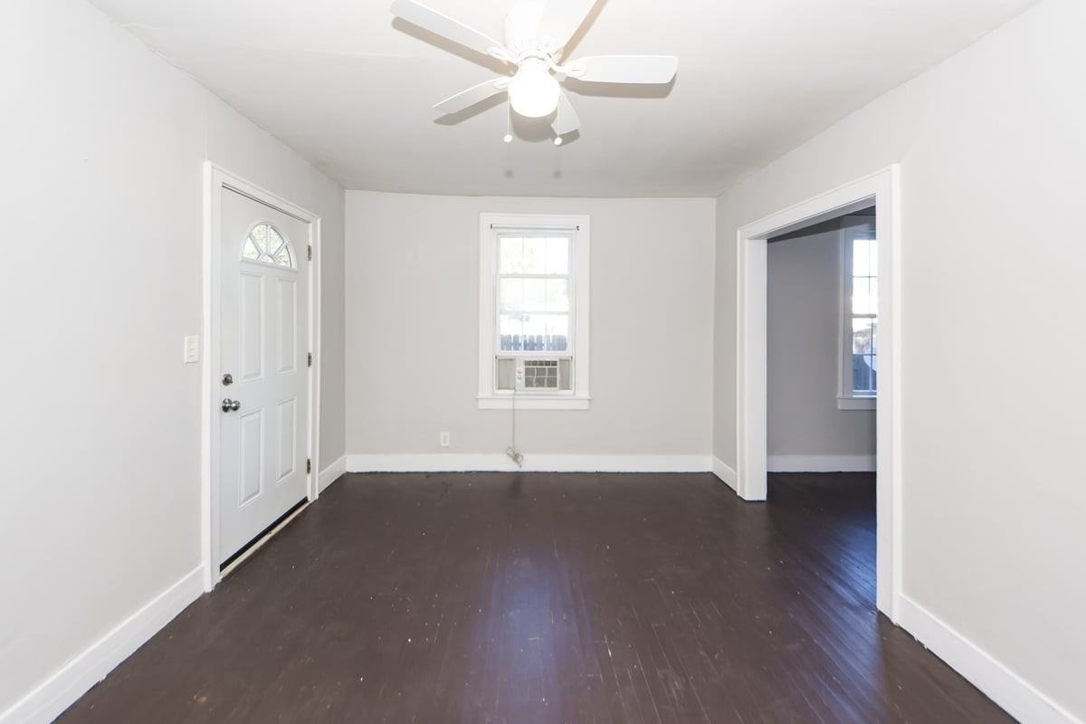 2123 Captain Ave - Photo 5 of 22