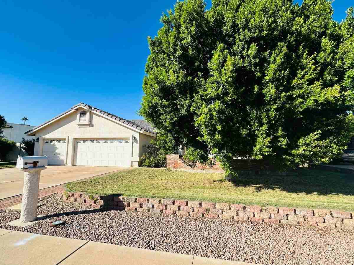 2110 E Enrose Cir - Photo 2 of 42