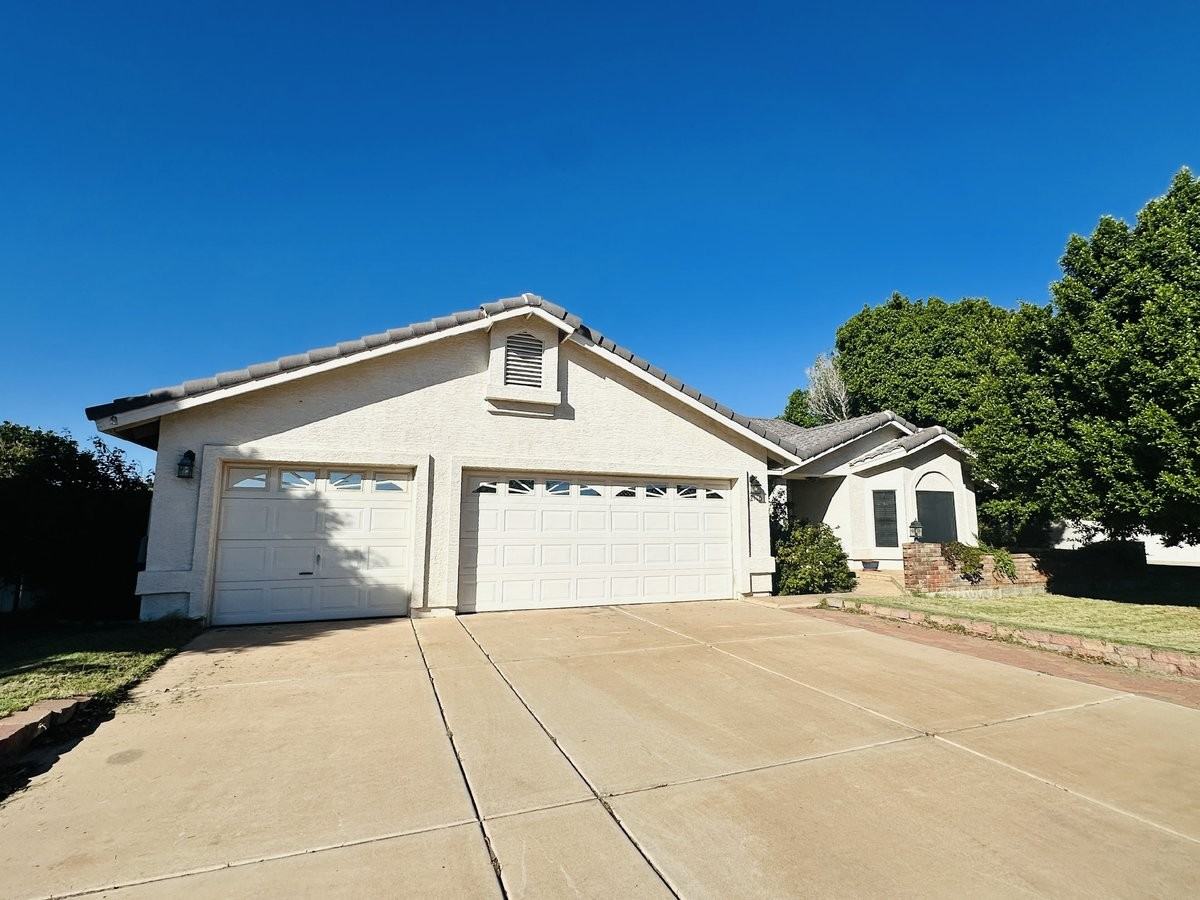 2110 E Enrose Cir - Photo 3 of 42