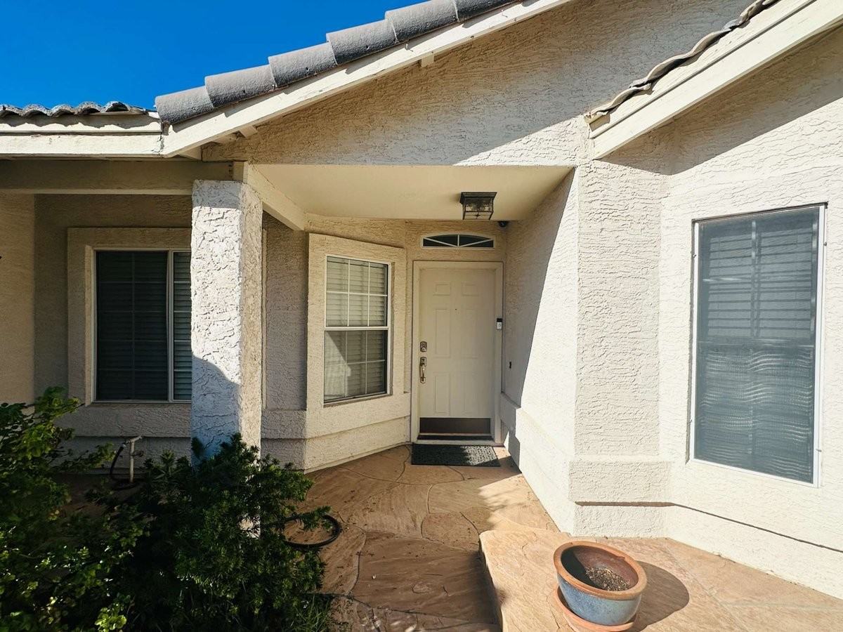 2110 E Enrose Cir - Photo 4 of 42