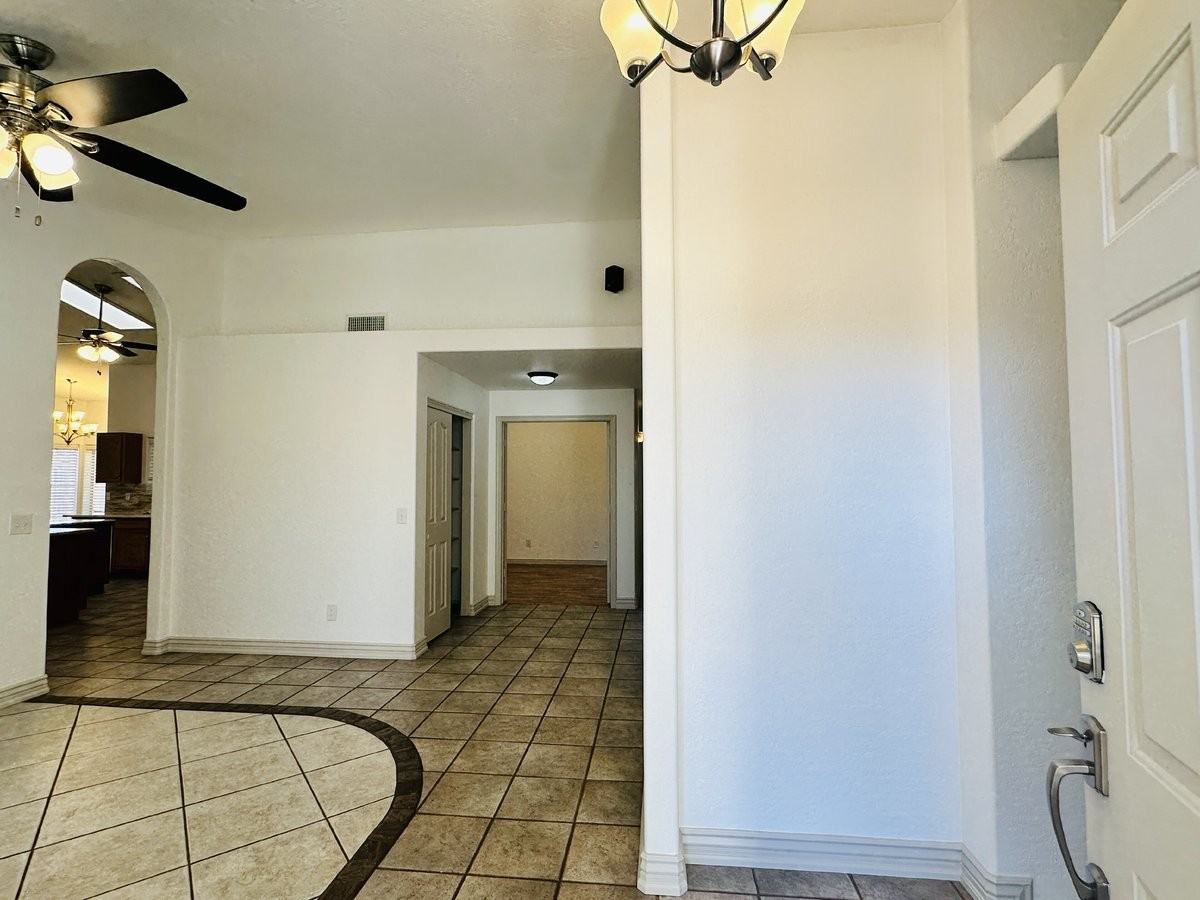 2110 E Enrose Cir - Photo 5 of 42