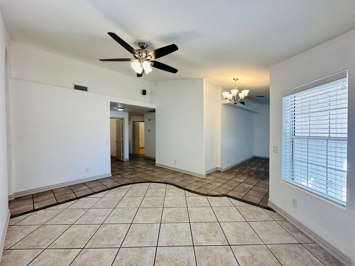2110 E Enrose Cir - Photo 6 of 42