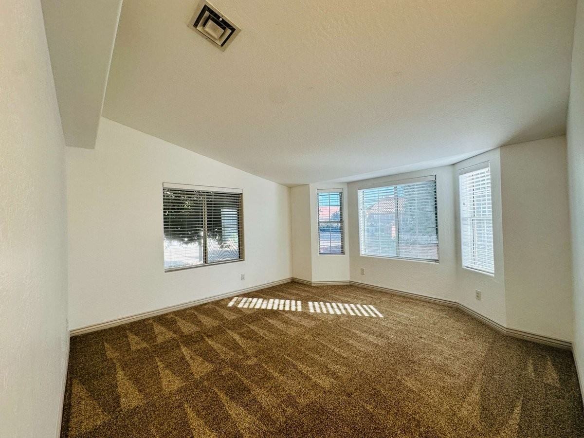 2110 E Enrose Cir - Photo 7 of 42