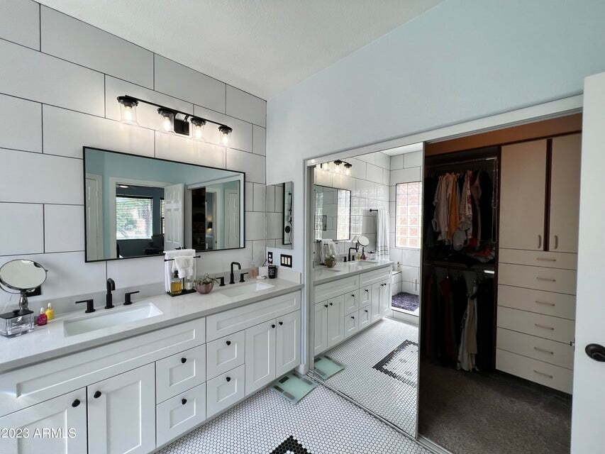 683 E Las Colinas Pl - Photo 4 of 24