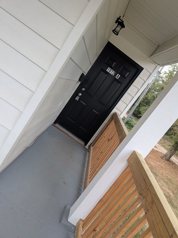 1012 Capitol - Photo 3 of 46