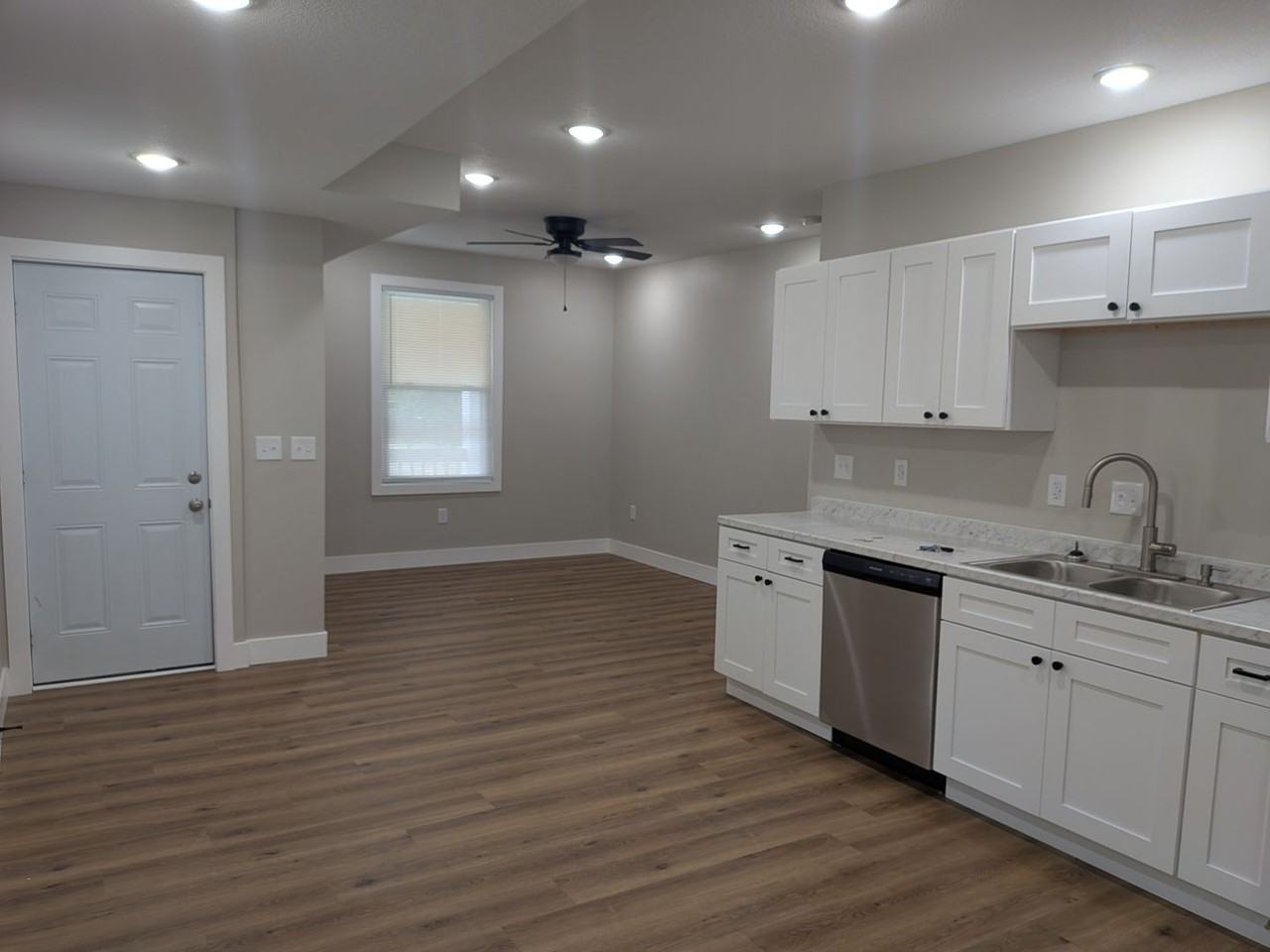 1012 Capitol - Photo 6 of 46