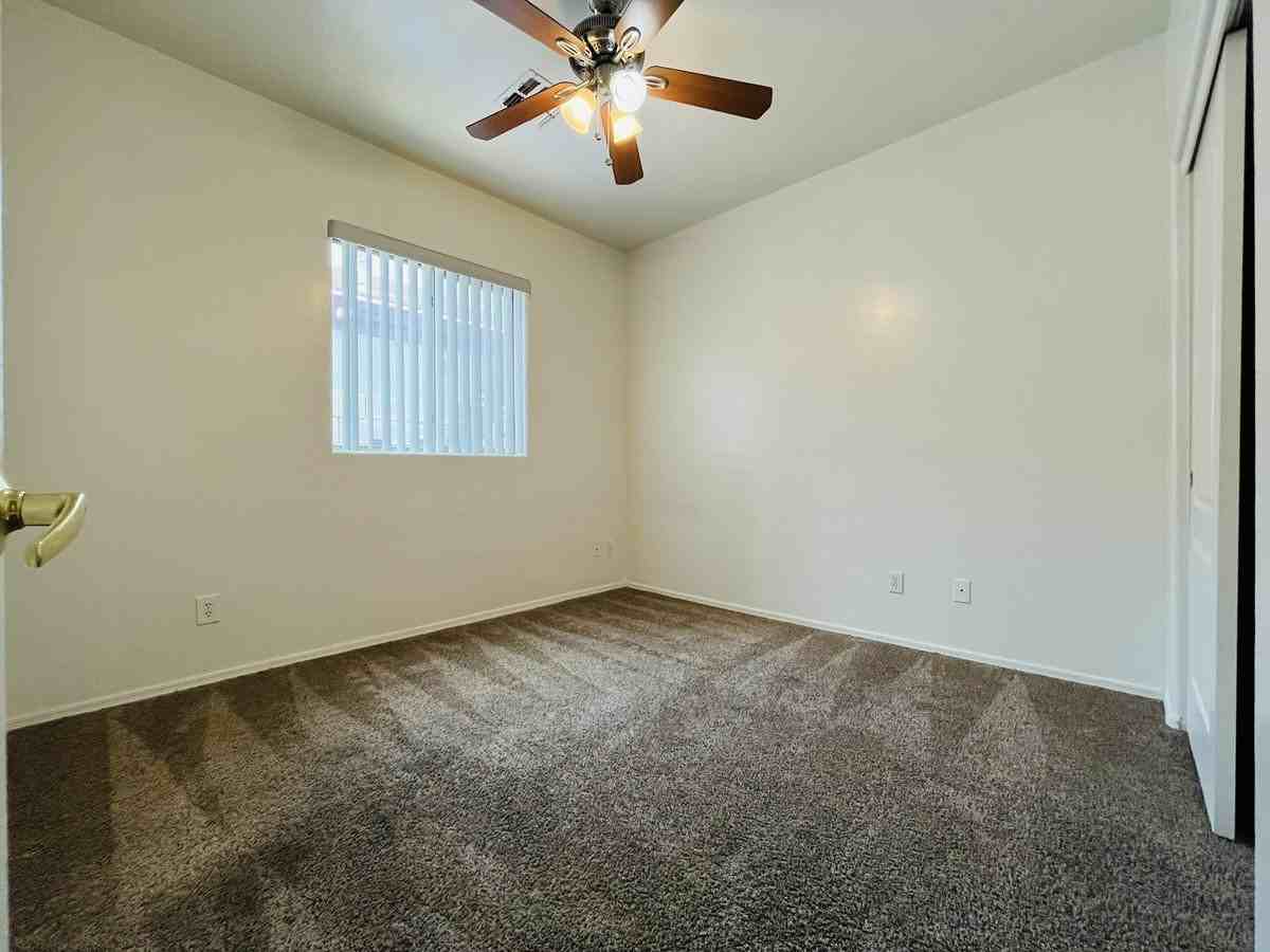5620 W Ellis Dr - Photo 2 of 21