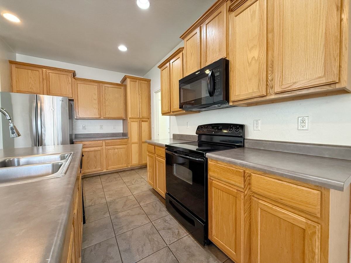 7213 N 72nd Dr - Photo 3 of 33