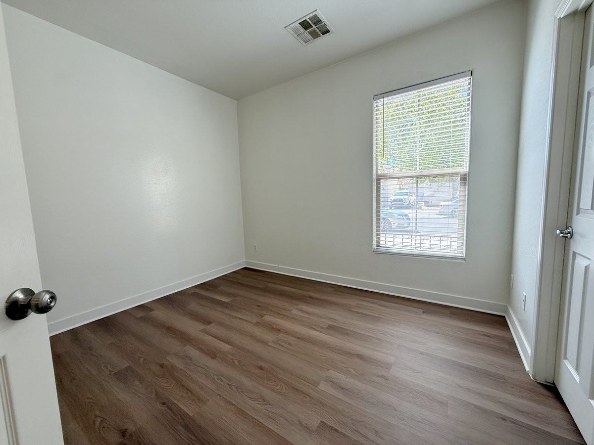 7213 N 72nd Dr - Photo 4 of 33