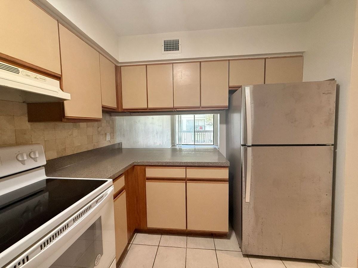 4209 S Semoran Blvd #8 - Photo 4 of 24