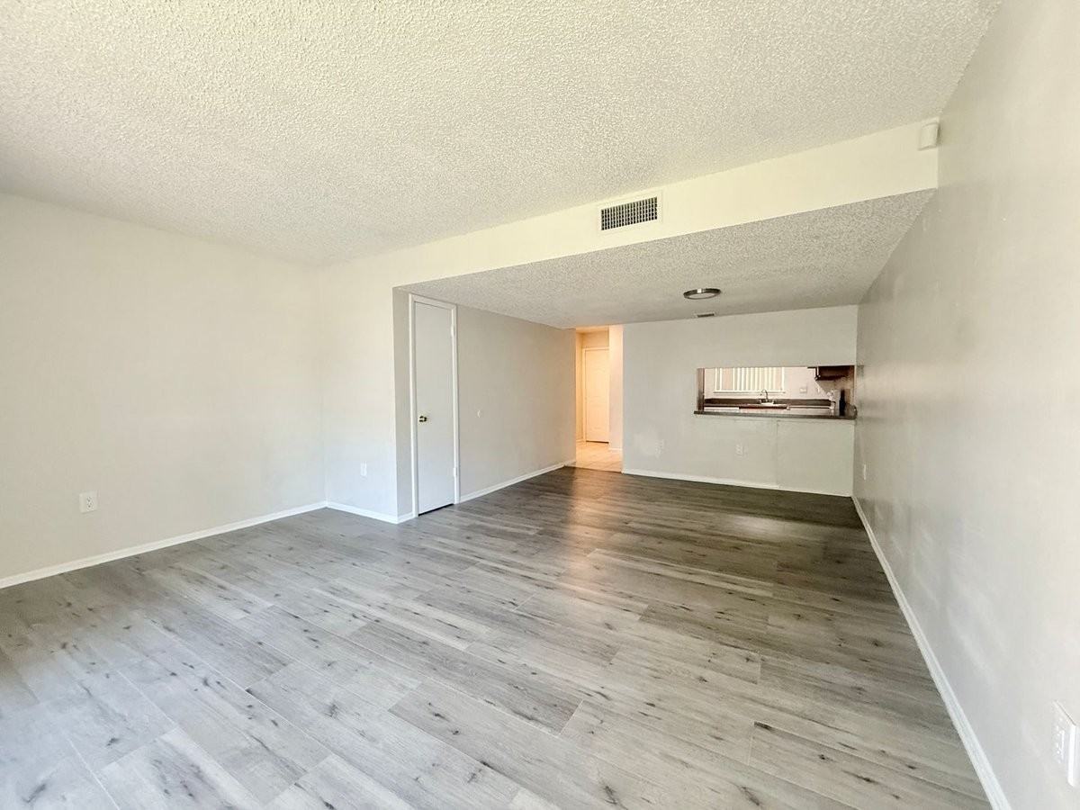 4209 S Semoran Blvd #8 - Photo 5 of 24