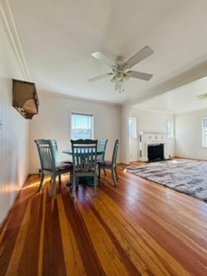 Blue House - Photo 4 of 20