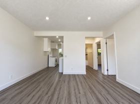 LB1071 - Photo 1 of 1