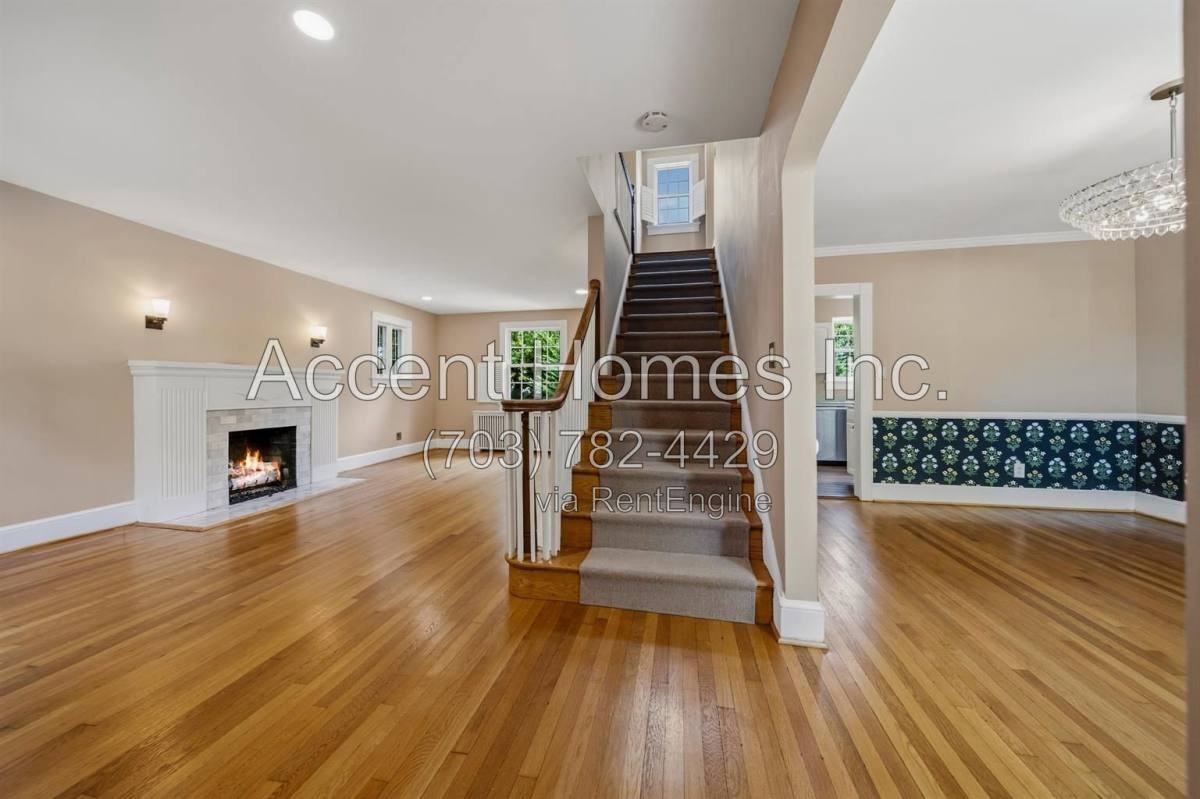 4723 16th St N - Photo 3 of 20