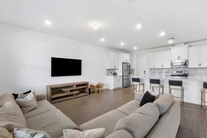 1406 Arrowhead Point Road - Photo 4 of 8