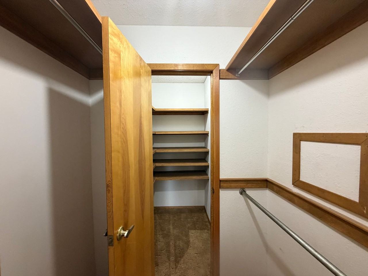 1712 Colonial Pkwy - Photo 4 of 34