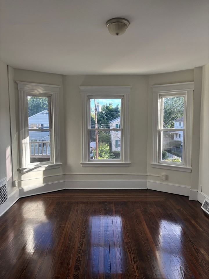 38 Roberts Street - Photo 3 of 11