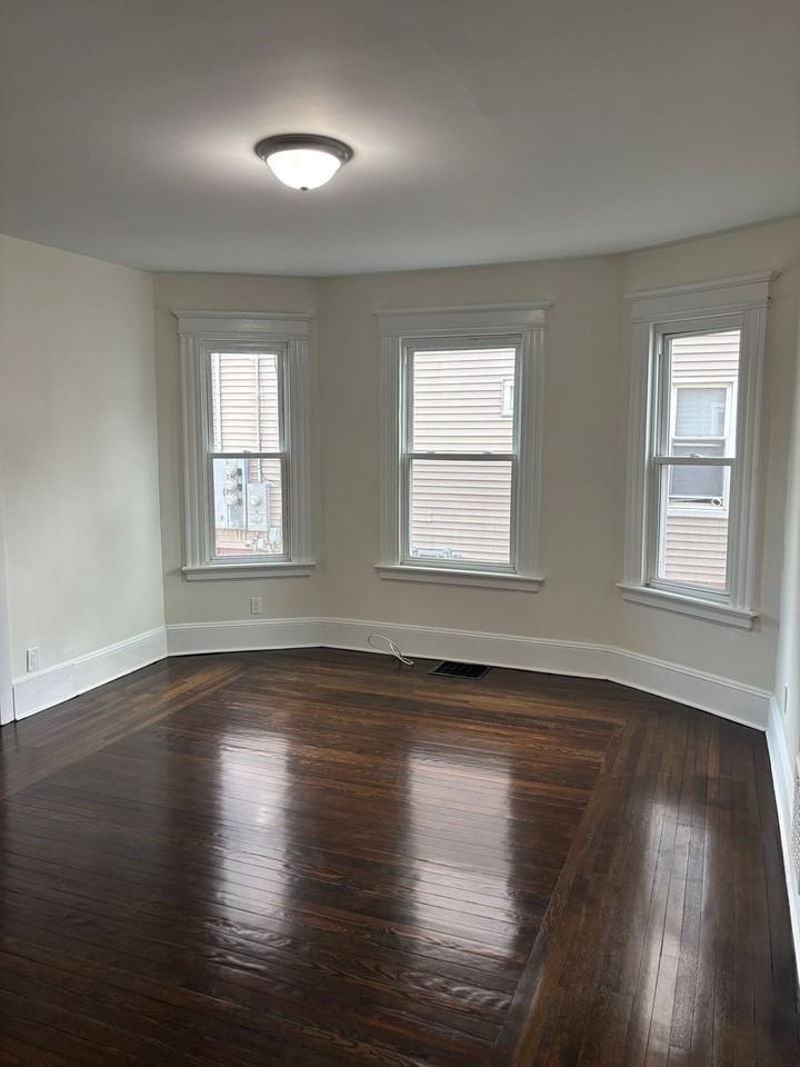 38 Roberts Street - Photo 4 of 11