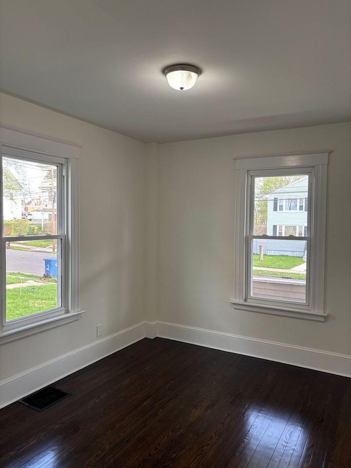 38 Roberts Street - Photo 5 of 11