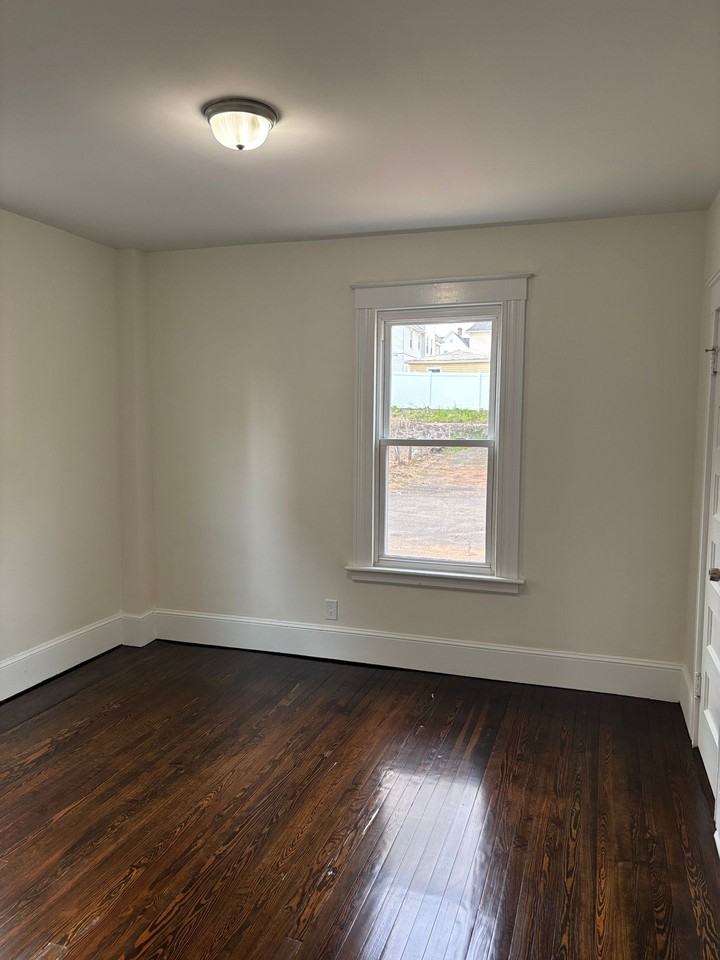 38 Roberts Street - Photo 6 of 11