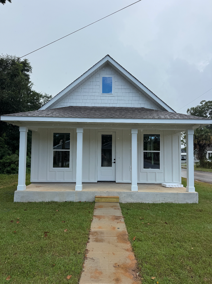 1723 N Davis Hwy