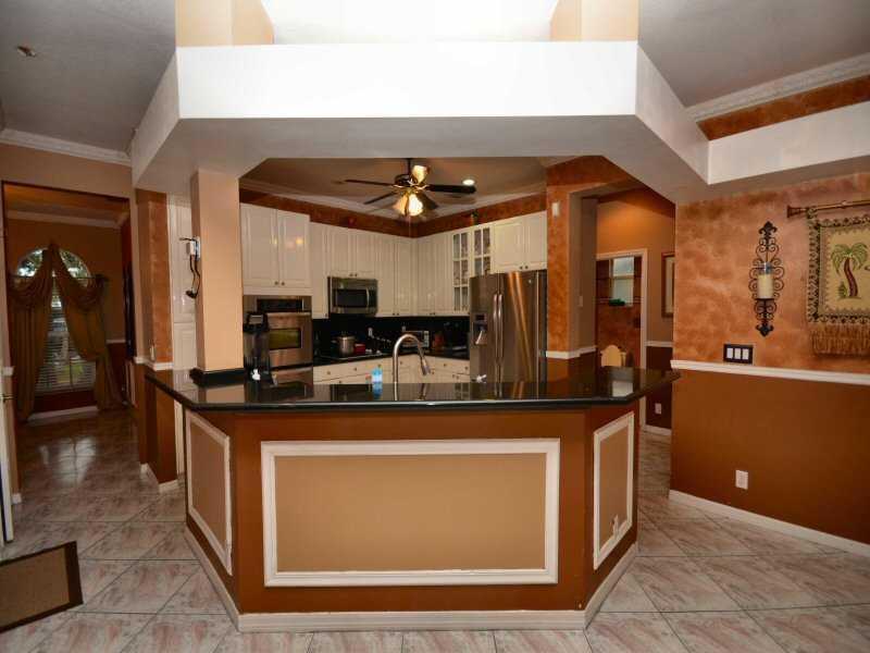 16363 Segovia Cir N - Photo 3 of 5