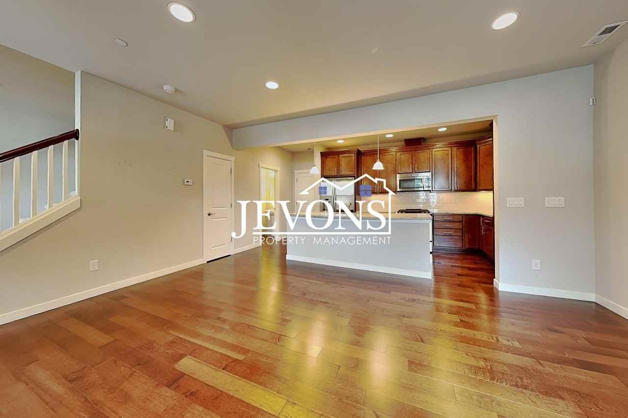 1399 Ne Hickory Ln - Photo 5 of 30