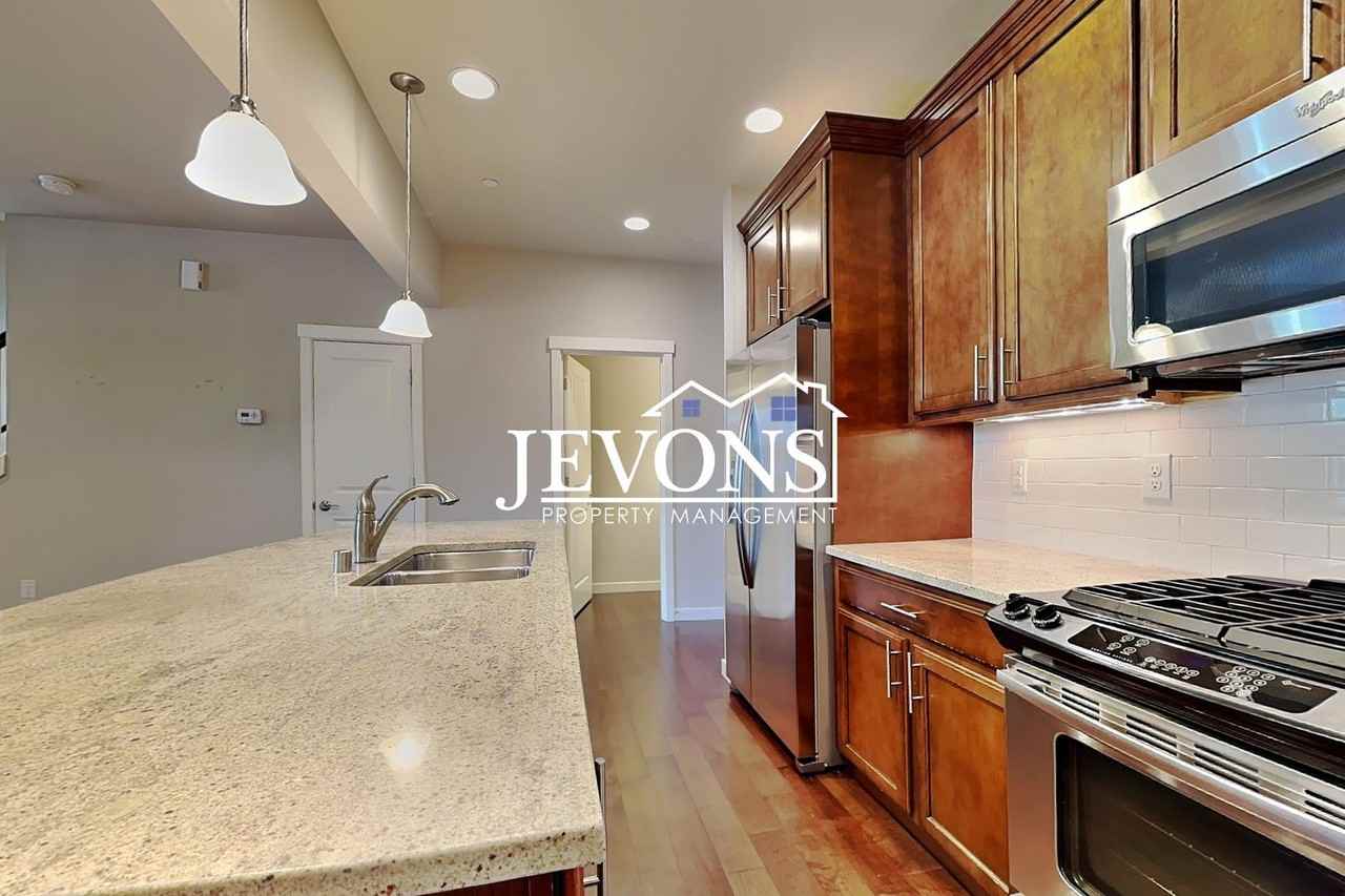 1399 Ne Hickory Ln - Photo 7 of 30