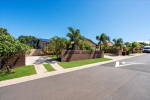 featured image of 225 Humupea St