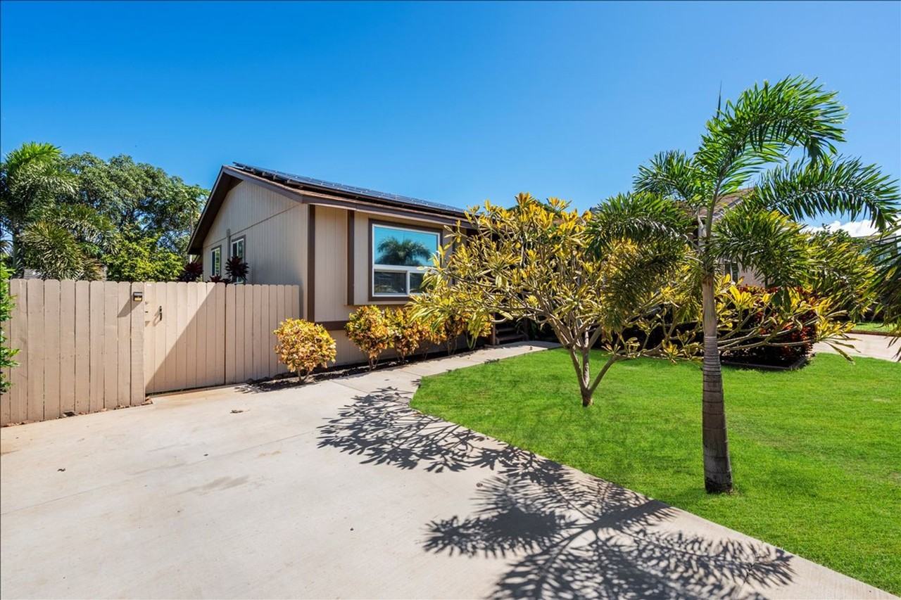 225 Humupea St - Photo 3 of 33