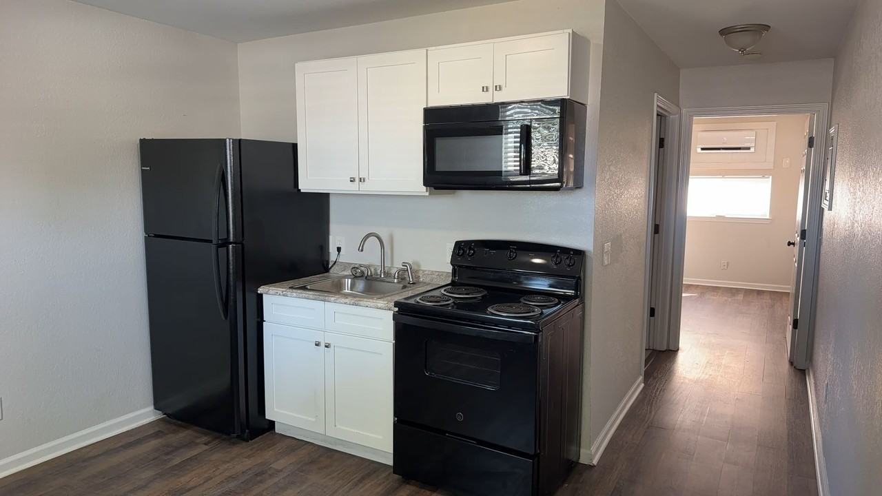 1400 Gulf Ave #5 - Photo 2 of 5