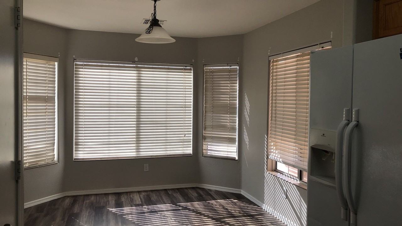 3322 W Shumway Farm Rd - Photo 2 of 20