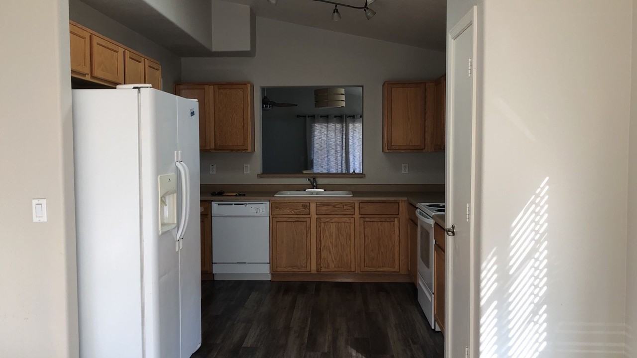 3322 W Shumway Farm Rd - Photo 4 of 20