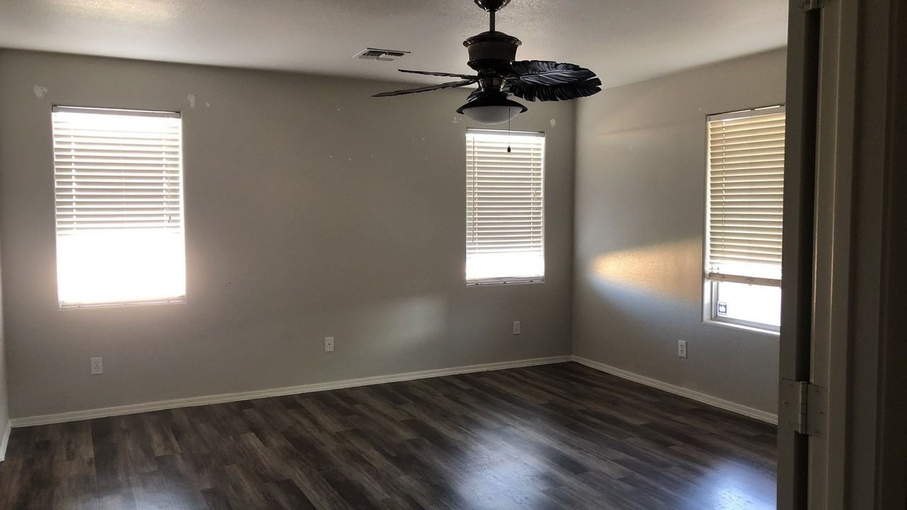 3322 W Shumway Farm Rd - Photo 5 of 20