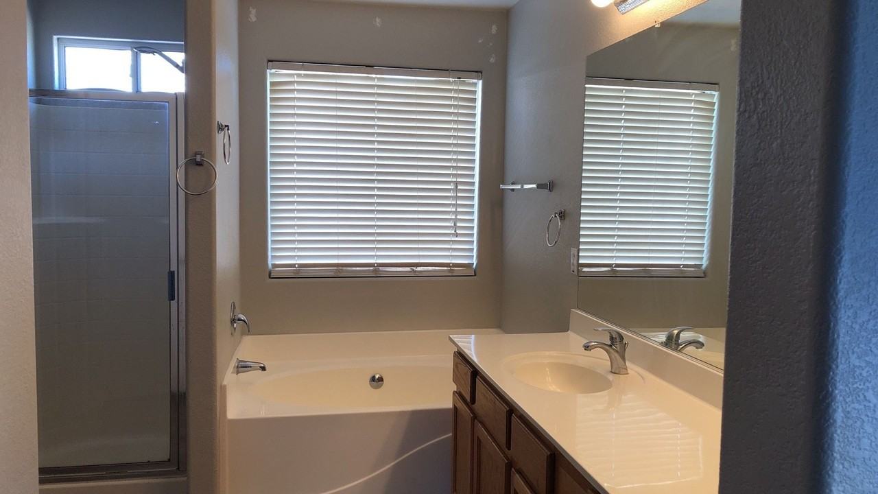 3322 W Shumway Farm Rd - Photo 6 of 20